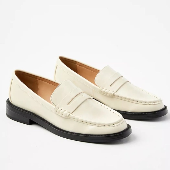 LOFT Ivory and Black Faux Patient Leather Penny Loafers Sleek Flats Size 8.5 - Picture 1 of 11